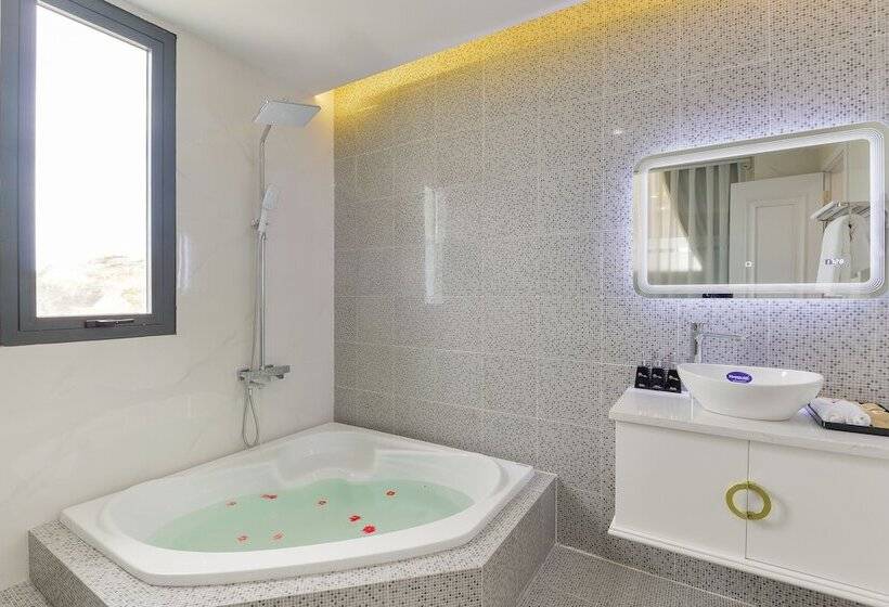 اتاق اجرایی با چشم‌انداز دریا, Seaside Boutique Resort Quy Nhon