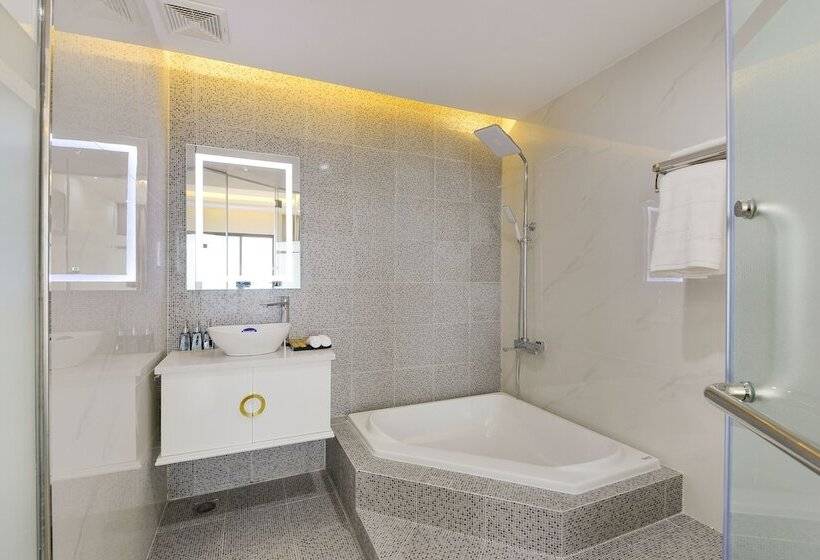 اتاق لوکس با چشم‌انداز دریا, Seaside Boutique Resort Quy Nhon