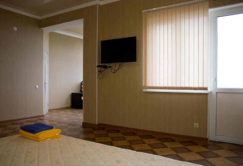 سوییت سوپریور با چشم‌انداز دریا, Guest House Vzgorye