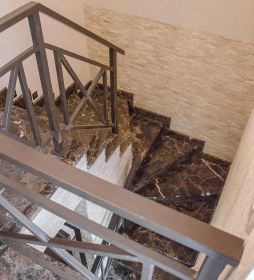 سوئیت با بالکن, Petrani Nivki