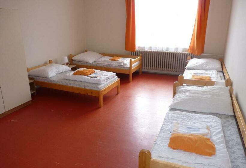 Номер Стандарт Четырехместный Совместный Санузел, Hostel Bernarda Bolzana