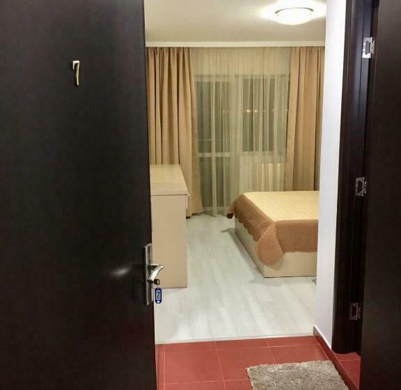 اتاق لوکس با بالکن, Fast Airport Accomodation