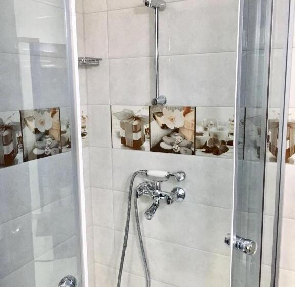 اتاق لوکس سه تخته, Fast Airport Accomodation