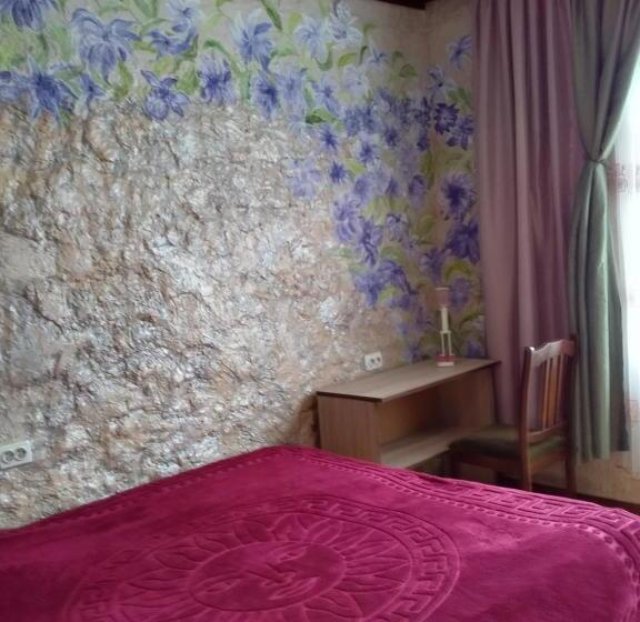 اتاق لوکس با بالکن, Laila Guest House
