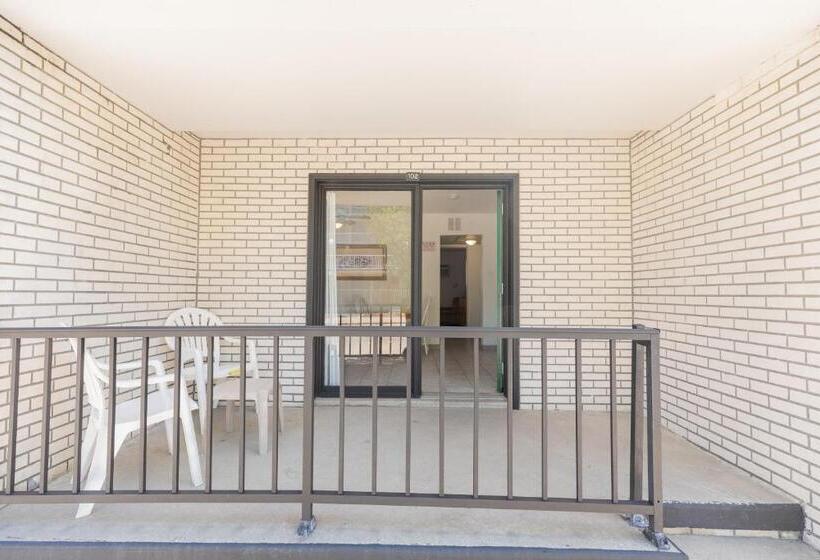 استودیو استاندارد با بالکن, Premiere Motel