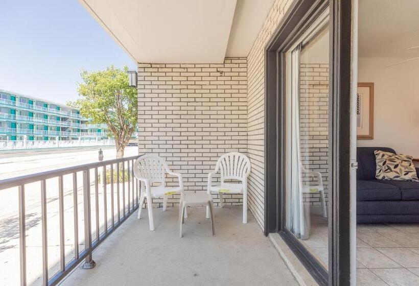 استودیو استاندارد با بالکن, Premiere Motel