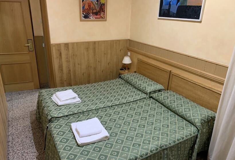 Номер Стандарт, Hostal Juan Xxiii   Madrid Norte