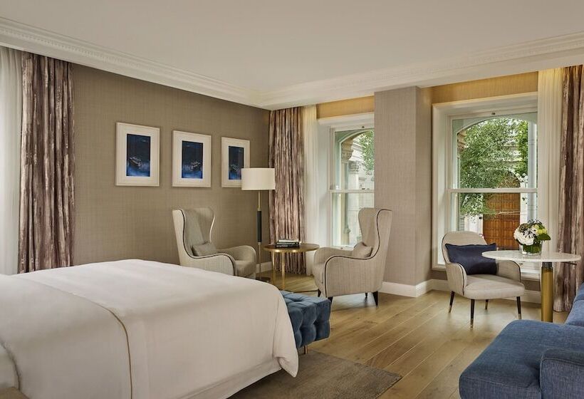 سوییت جونیور با چشم‌انداز شهر, The College Green Dublin Hotel, Autograph Collection