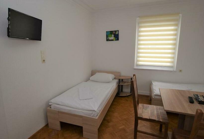 基本三人间, Nürtingen Zimmer