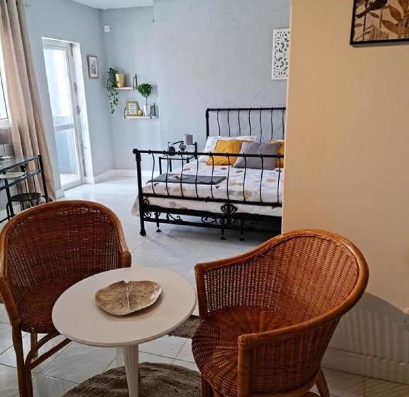 سوییت اجرایی, Deluxe B&b Casa Alegria, Tarrafal