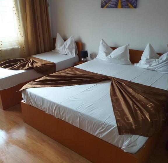 اتاق استاندارد سه نفره, Vila Efor