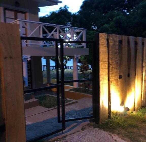 استودیوی استاندارد با چشم‌انداز دریا, Castara Inn