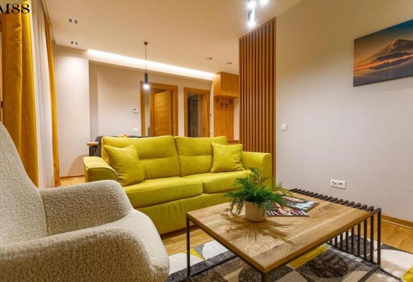 آپارتمان 1 خوابه با چشم‌انداز, Kalman Spa&gym