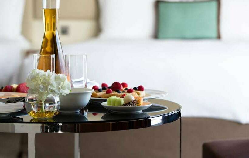 Номер Deluxe, Jumeirah Emirates Towers Dubai