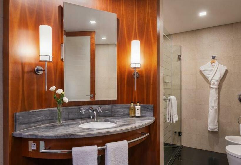 Полулюкс, Jumeirah Emirates Towers Dubai