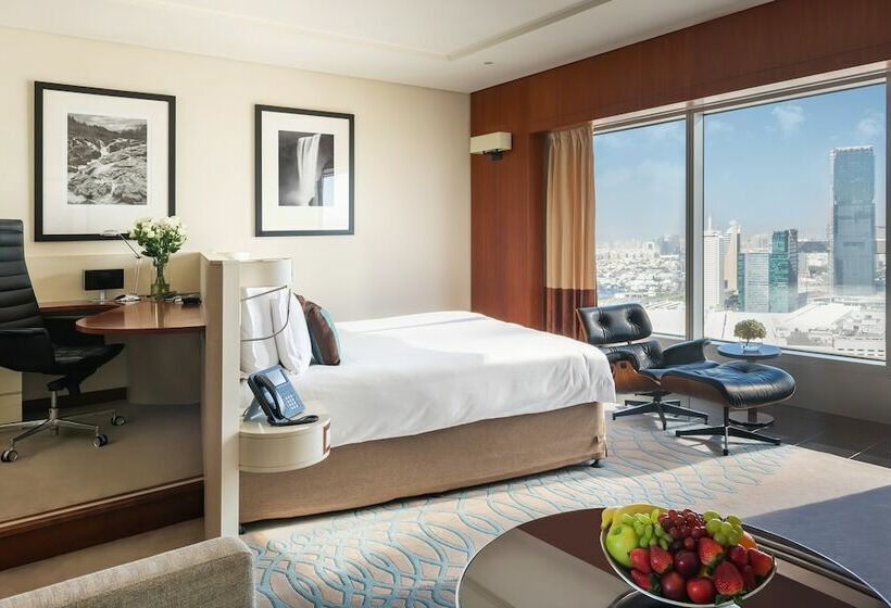 Номер Клуб, Jumeirah Emirates Towers Dubai