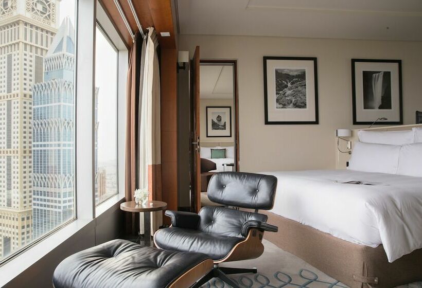Номер Клуб, Jumeirah Emirates Towers Dubai