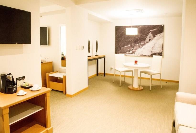 سوییت جونیور, Melia Lima