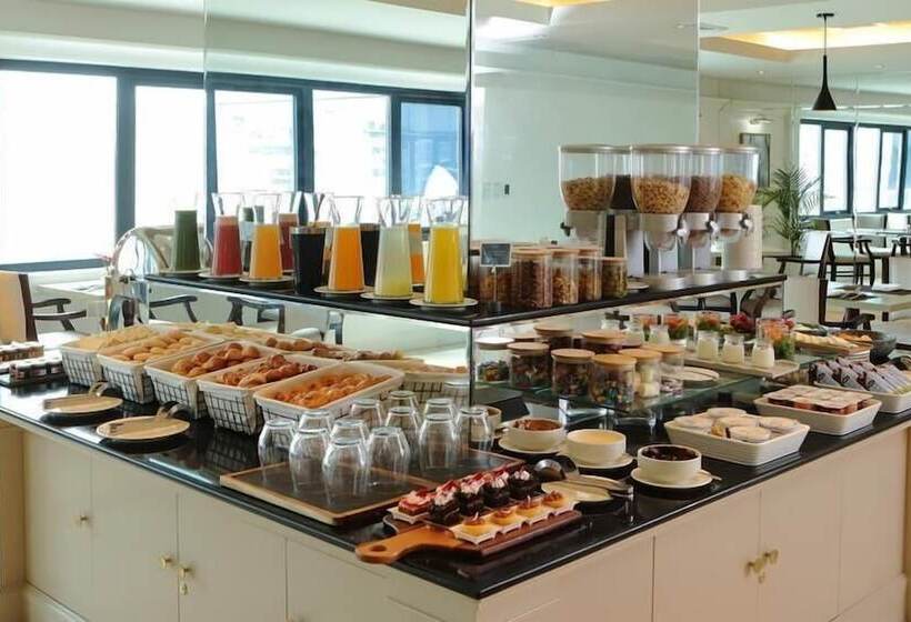 سوییت جونیور اجرایی, Melia Lima