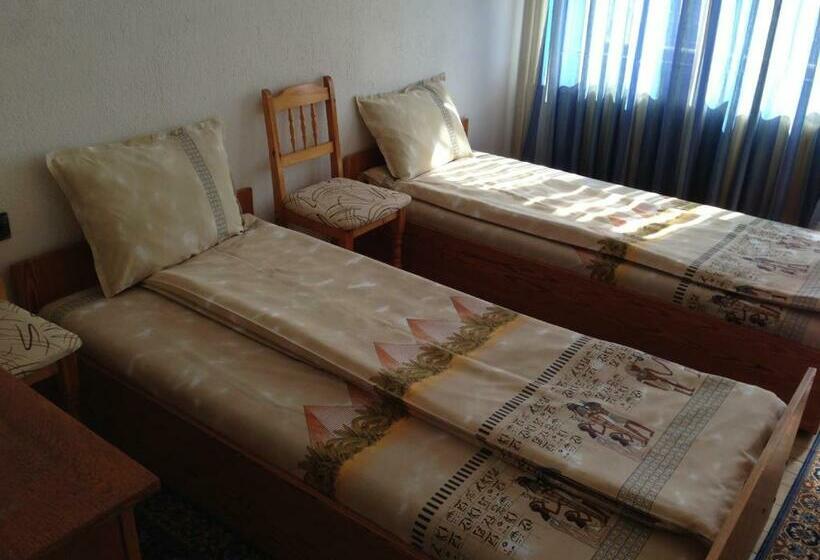 اتاق استاندارد با سرویس بهداشتی مشترک, Katya Guest House