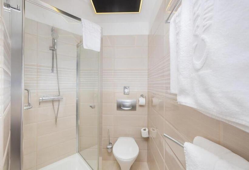 Семейный Номер, Carlton Hotel Buda Castle