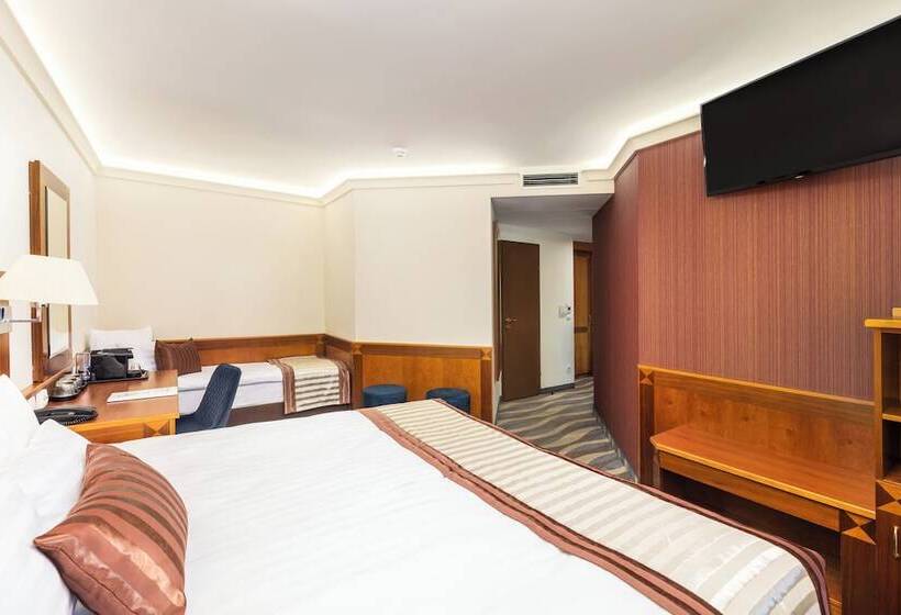 Семейный Номер, Carlton Hotel Buda Castle