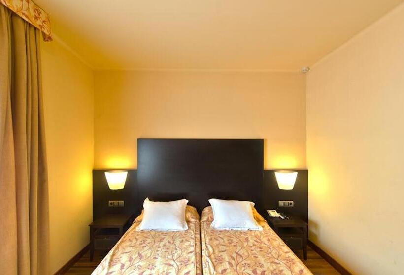 اتاق استاندارد, Restaurant Pessets & SPA