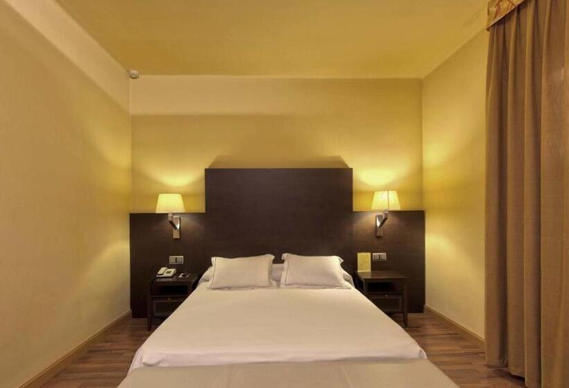 اتاق استاندارد, Restaurant Pessets & SPA