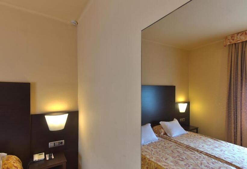 اتاق استاندارد سه نفره, Restaurant Pessets & SPA