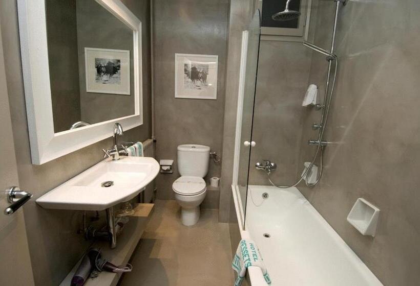 اتاق استاندارد چهار تخته, Restaurant Pessets & SPA