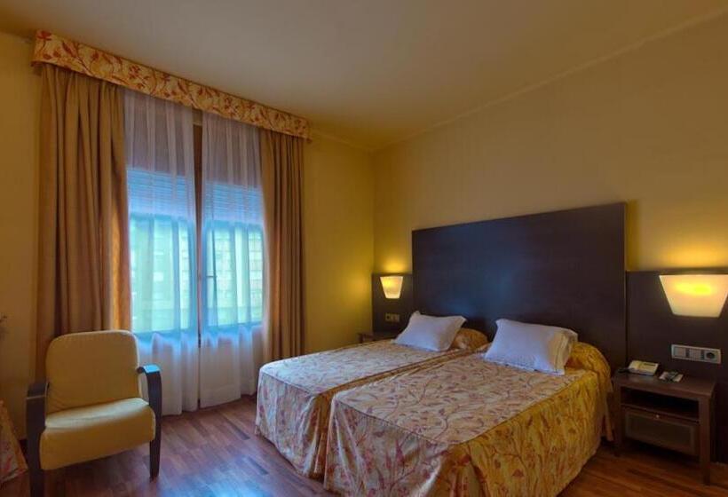 اتاق استاندارد یک نفره, Restaurant Pessets & SPA