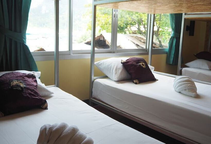 共用房间的床, Chaokoh Dorm Room