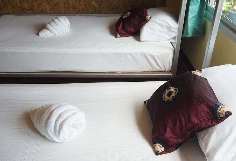 共用房间的床, Chaokoh Dorm Room