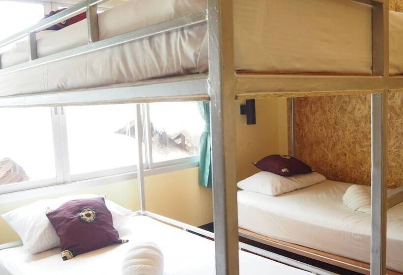 共用房间的床, Chaokoh Dorm Room