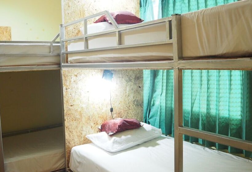 共用房间的床, Chaokoh Dorm Room