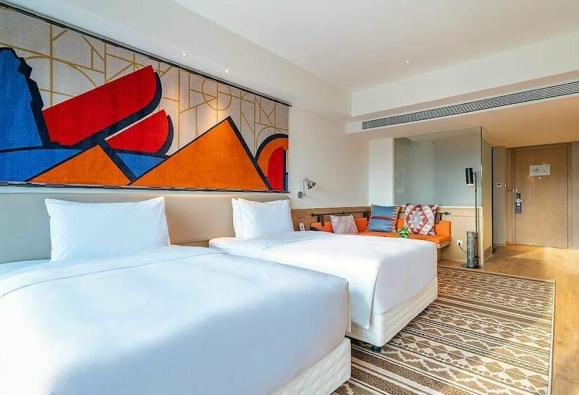 Номер Deluxe, Hilton Garden Inn Xiamen Bailuzhou Park