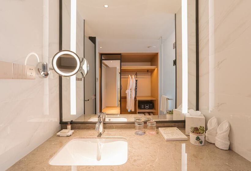 Номер Стандарт, Hilton Garden Inn Xiamen Bailuzhou Park