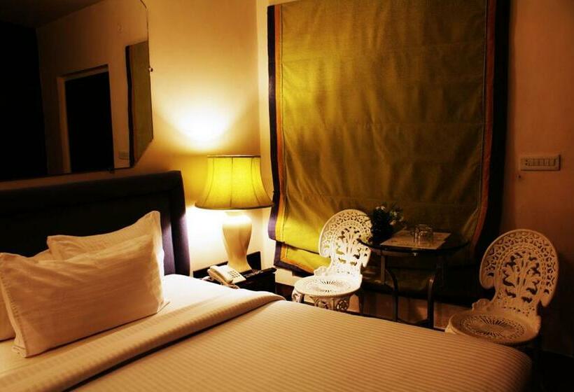 استودیوی استاندارد, Maisonette Firhill Resort