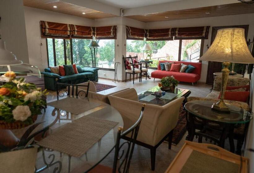 سوئیت با تخت بزرگ, Maisonette Firhill Resort
