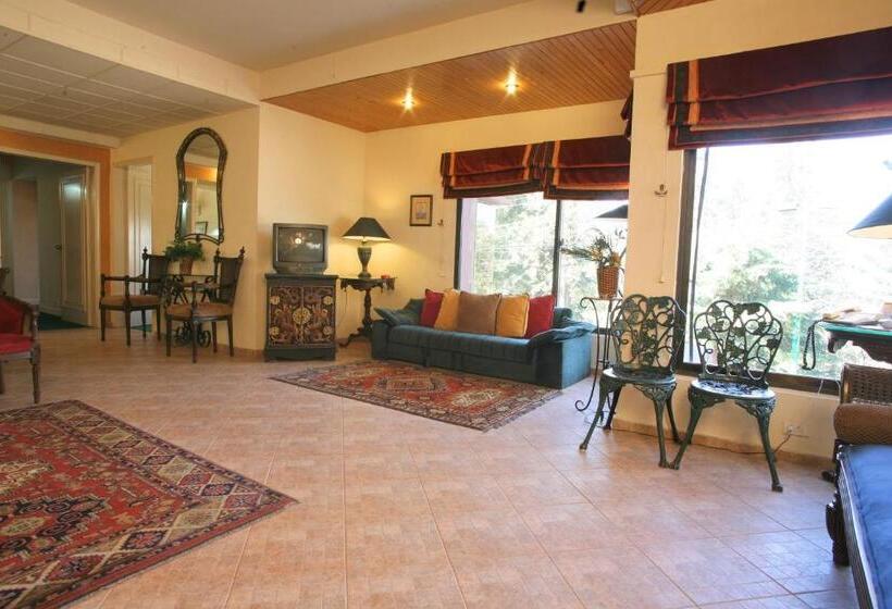 سوئیت با تخت بزرگ, Maisonette Firhill Resort