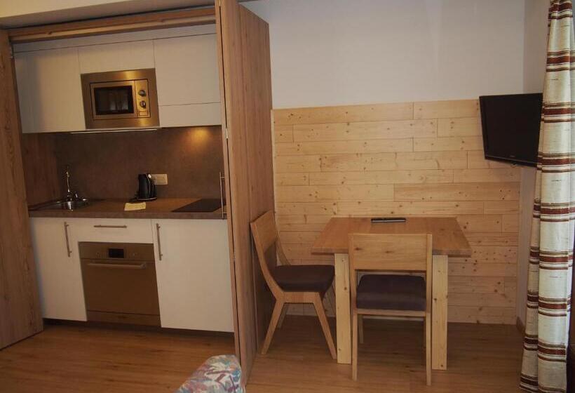 استودیوی استاندارد, Residence Viktoria