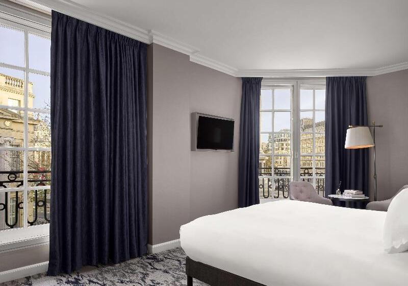 اتاق استاندارد با تخت بزرگ, The Trafalgar St. James London, Curio Collection By Hilton
