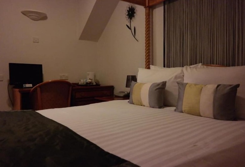 اتاق لوکس, Sorrento Hotel & Restaurant