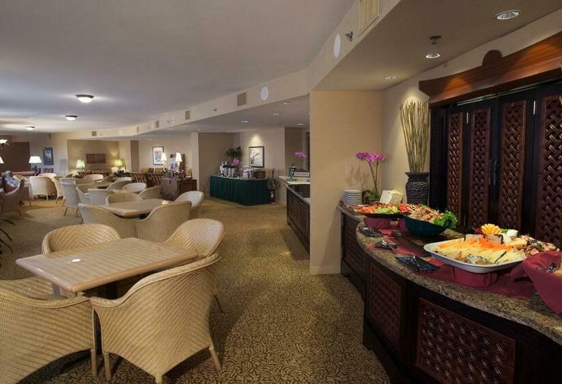اتاق کلاب, Universal's Loews Royal Pacific Resort