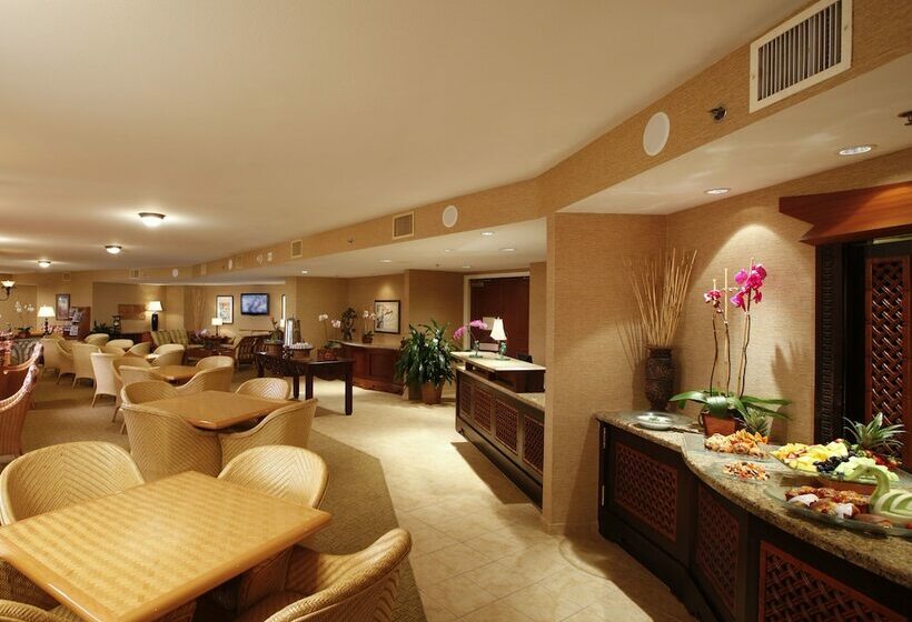 اتاق کلاب, Universal's Loews Royal Pacific Resort