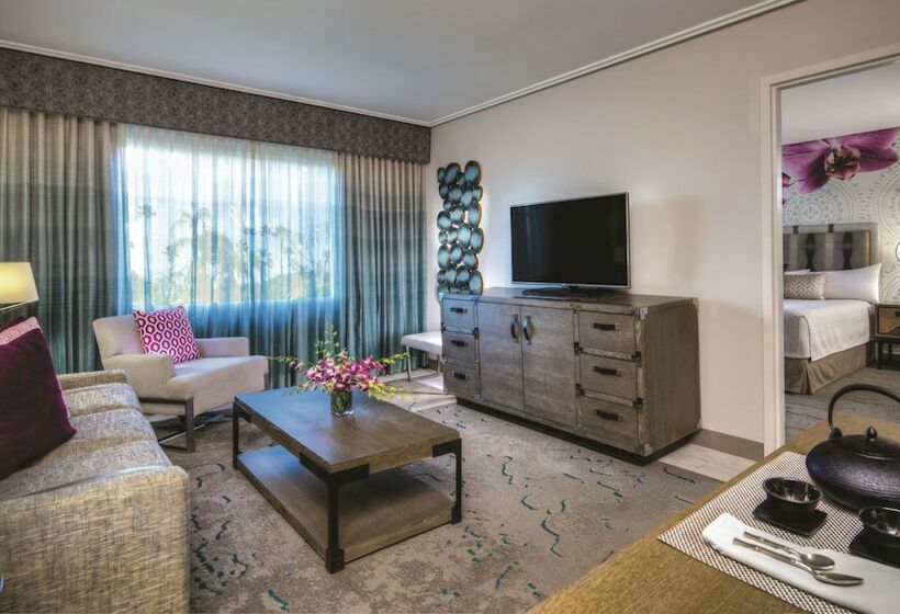 سوییت, Universal's Loews Royal Pacific Resort