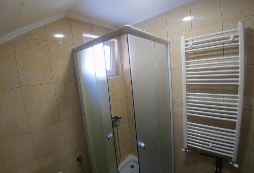 تختخواب در اتاق مشترک, Hostel Srebrenica