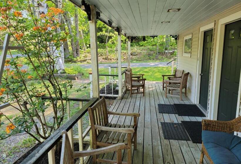 Номер Стандарт, Hawks House Inn