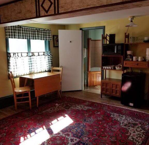 Люкс, Trails End Inn