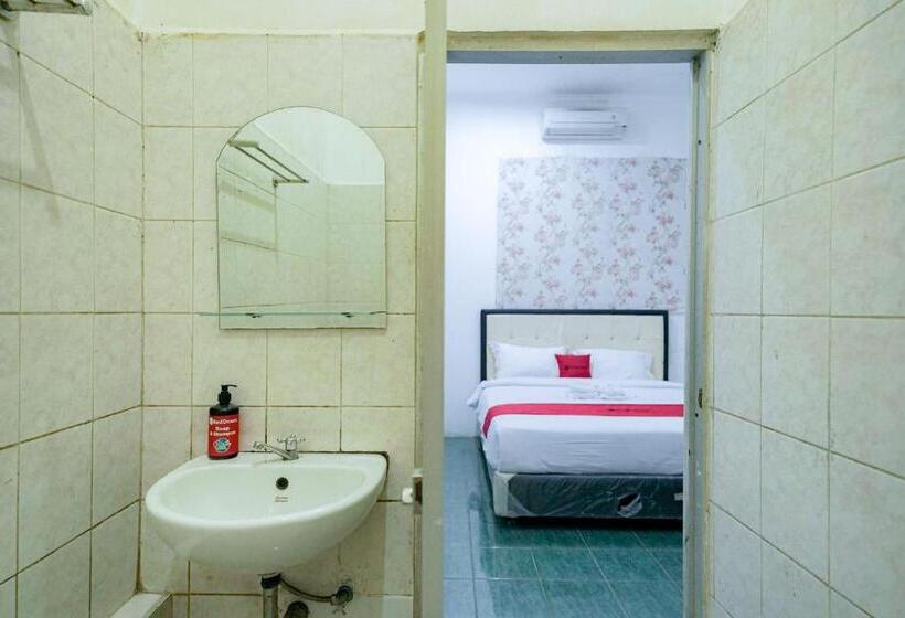 Номер Deluxe, Reddoorz Syariah Near Exit Toll Puncak
